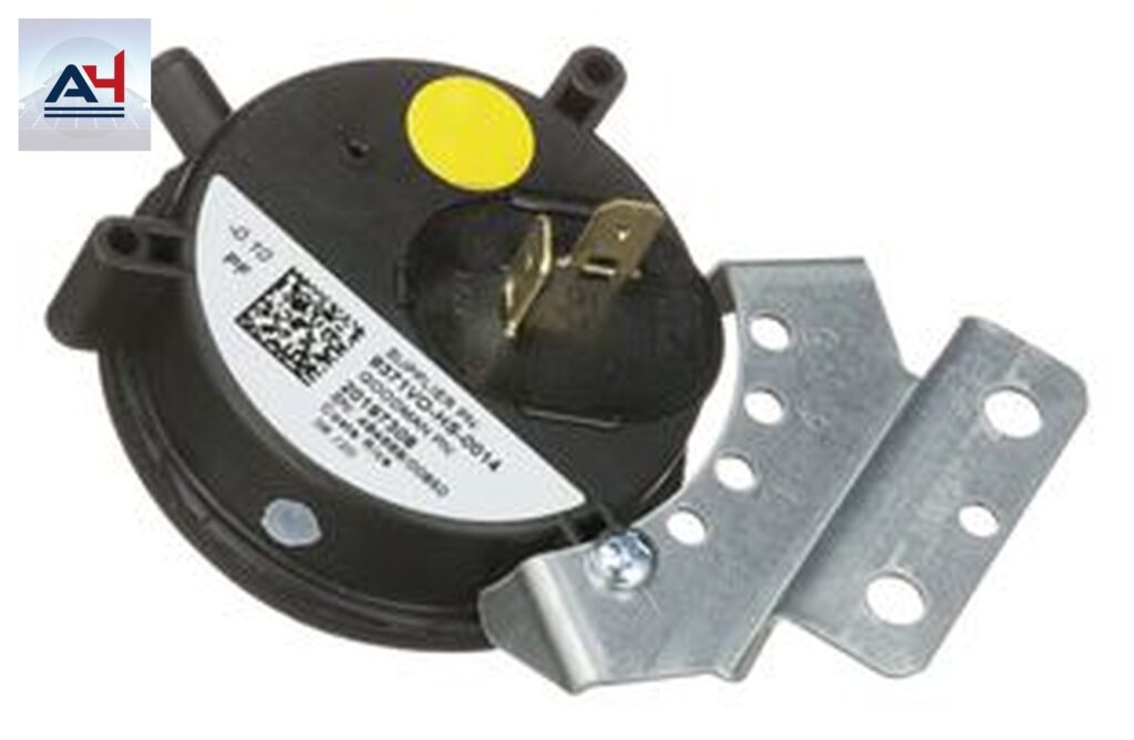 C++ SWT03246 Pressure Switch, Open @ -1.11 WC